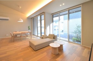 【鶴新田6号棟】リビングダイニング