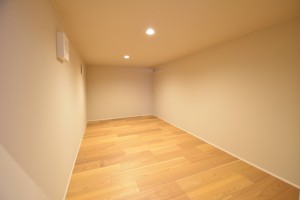 【鶴新田6号棟】蔵収納2（主寝室）